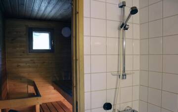 Фото номера Коттедж с 2 спальнями и сауной Дома для отпуска Riihivuori Cottages г. Муураме 26